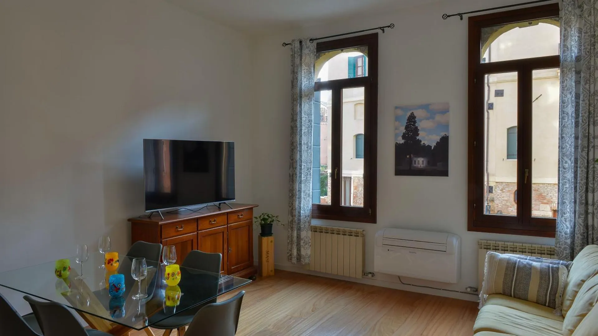 Ca' Dino Venice - Canal View